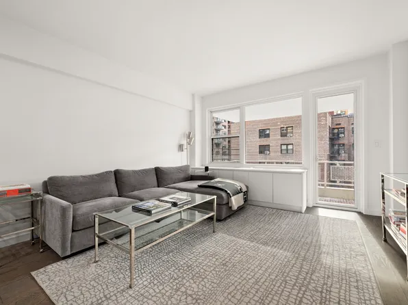 40 East 9th Street image 1 of 13