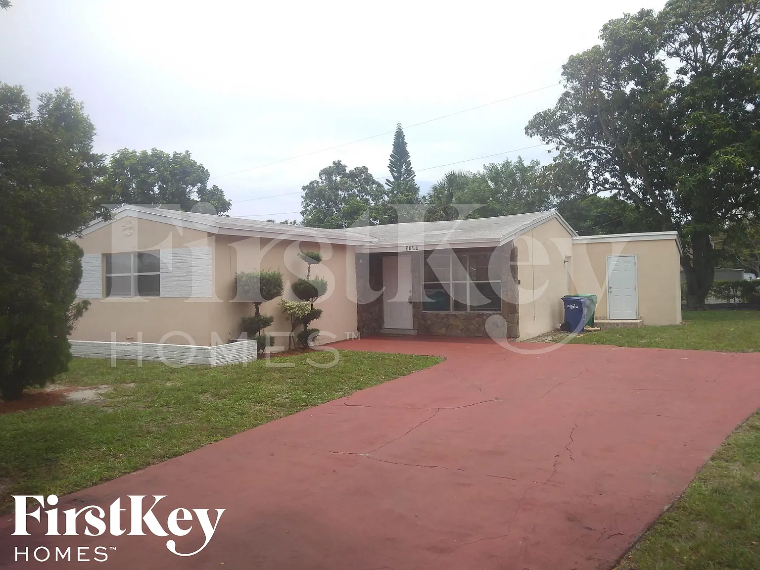 3 bed, 2.0 bath, 1090 sqft, $2,565 — Photo 1