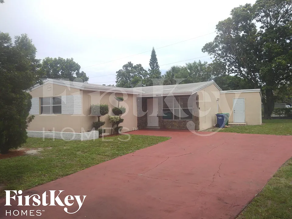 3740 NW 4th Pl