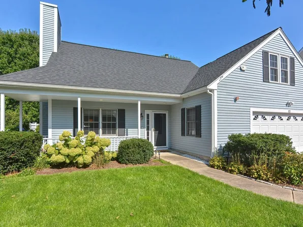 12 Pelican Dr, Walpole, MA 02081