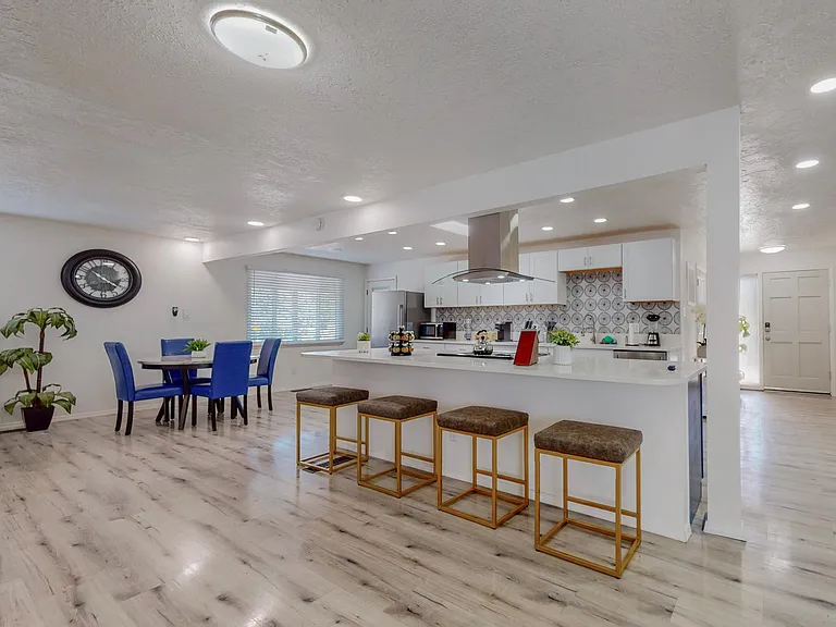 1621 Lafayette Dr NE — Photo 43