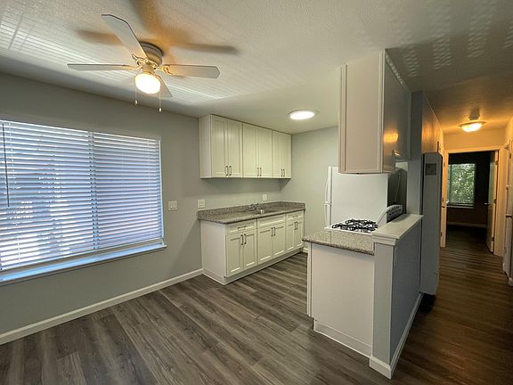 2nd image of 420 E Rose St #8