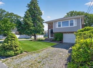 9 16th St, Bayville, NY 11709