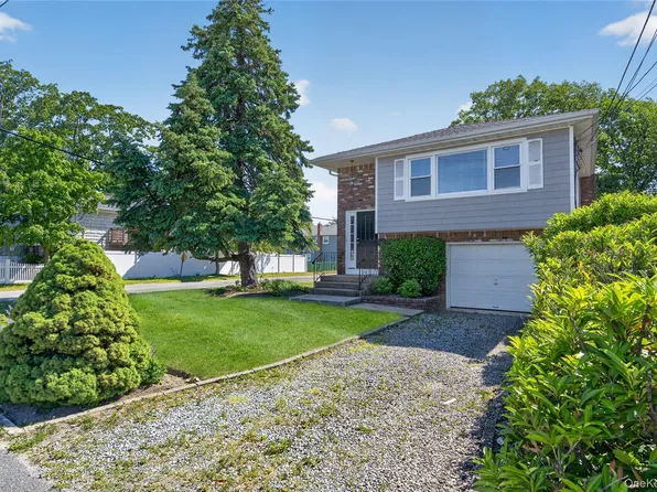 9 16th Street, Bayville, NY 11709