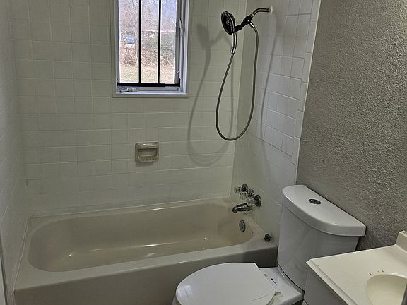 5th image of 2860 Brewer Ave