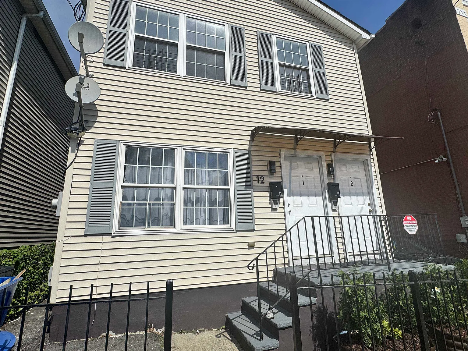 3 bed, 1.0 bath, $2,500 — Photo 1
