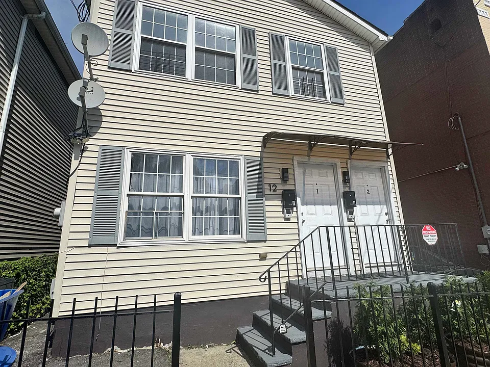 12 Bayview Ave #1