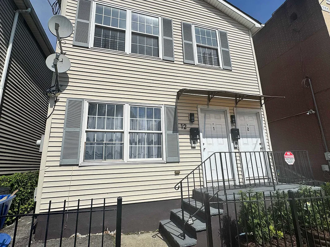 12 Bayview Avenue 1