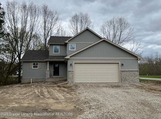 718 Starlight Ln, Perry, MI 48872