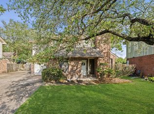 25 Regency Ln, Houston, TX 77088