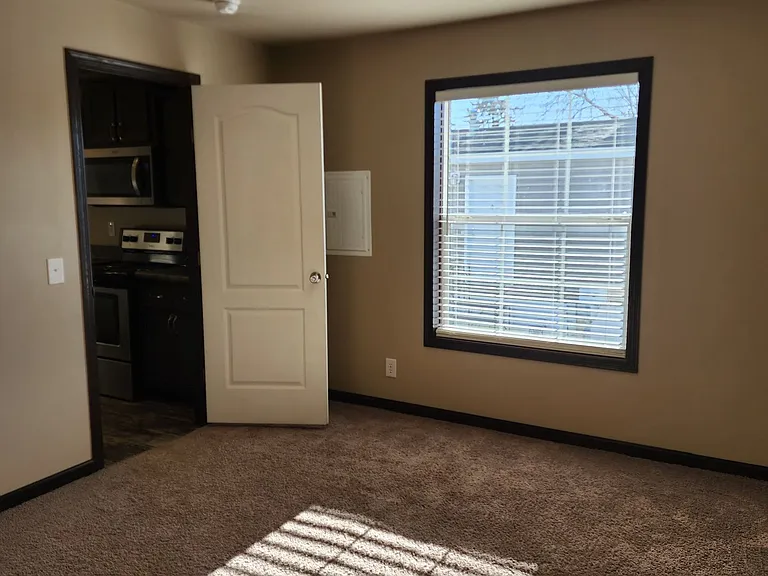 15 Grand Ave S #6 — Photo 5
