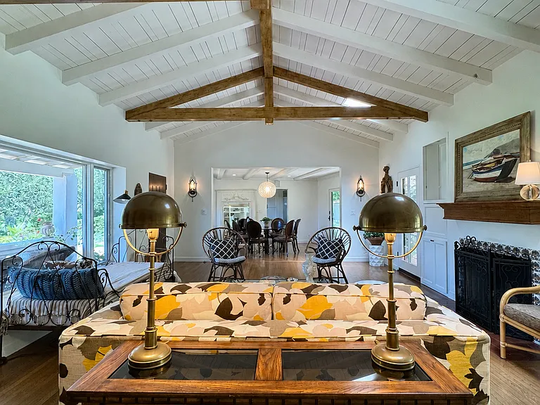 4015 Lago Dr — Photo 3