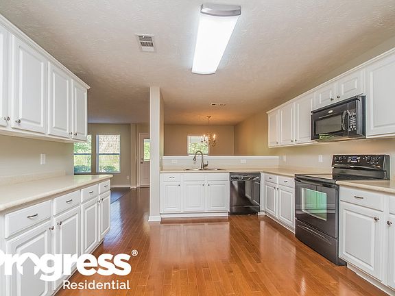 5th image of 703 Creek Oak Dr