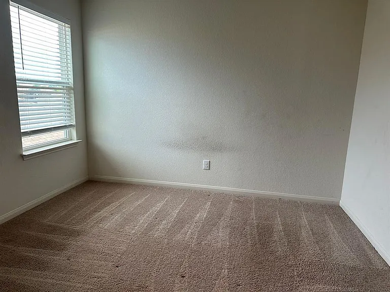 225 Allington Cir — Photo 3
