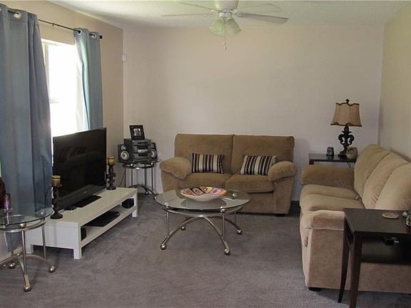 2nd image of 1917 Park Manor Dr