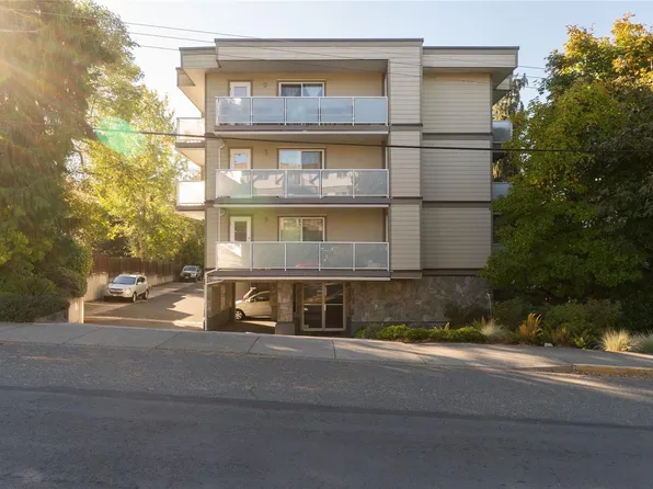 3230 Glasgow Ave #203, Saanich, BC V8X 1M2