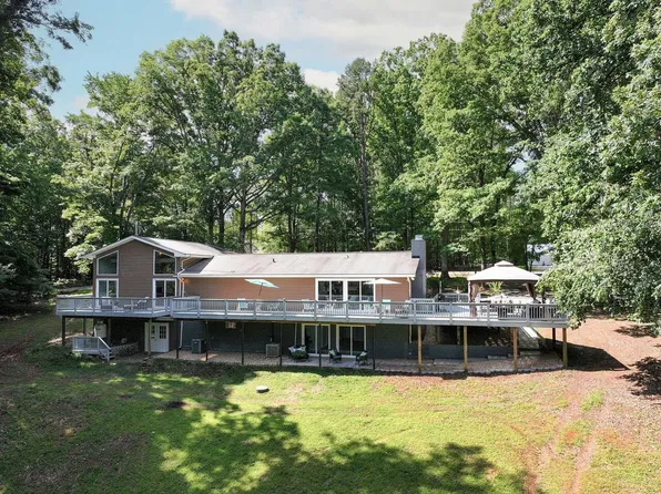 1165 Lake Point Dr, Clarksville, VA 23927