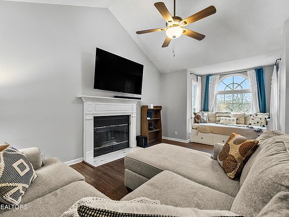 4th image of 631 Copperfield Dr
