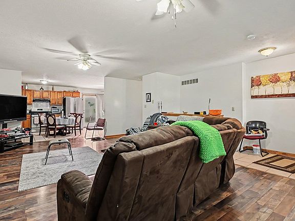 3rd image of 18185 Scarborough Ln