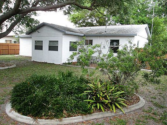 4th image of 22457 Catherine Ave