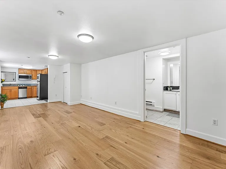 1714 NW Couch St #20 — Photo 16