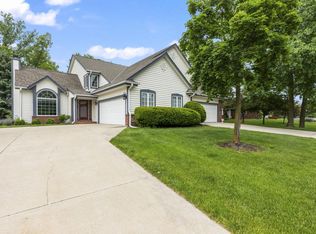 N48W16152 Lone Oak Ln, Menomonee Falls, WI 53051
