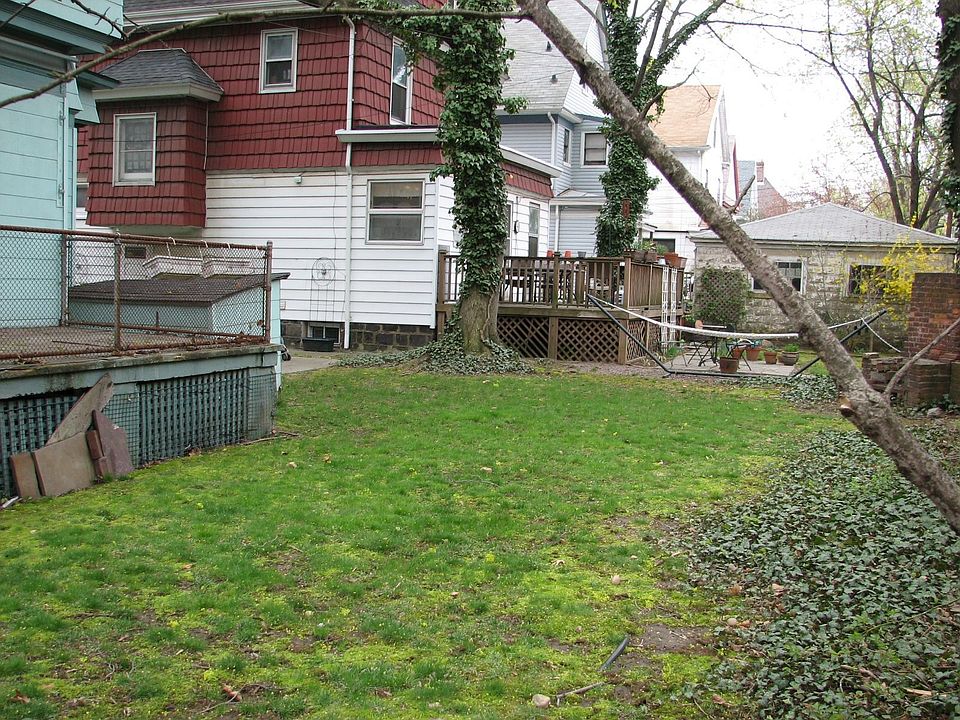 2nd image of 722 Argyle Rd