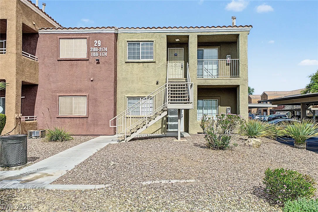 3 bed, 2.0 bath, 1181 sqft, $1,175 — Photo 2