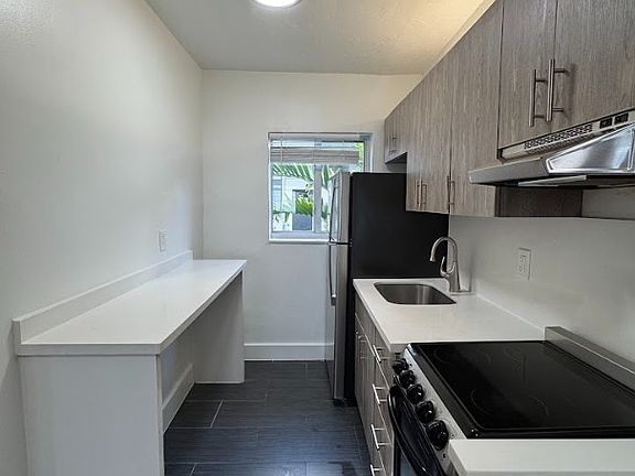 2nd image of 1035 9th St APT 5