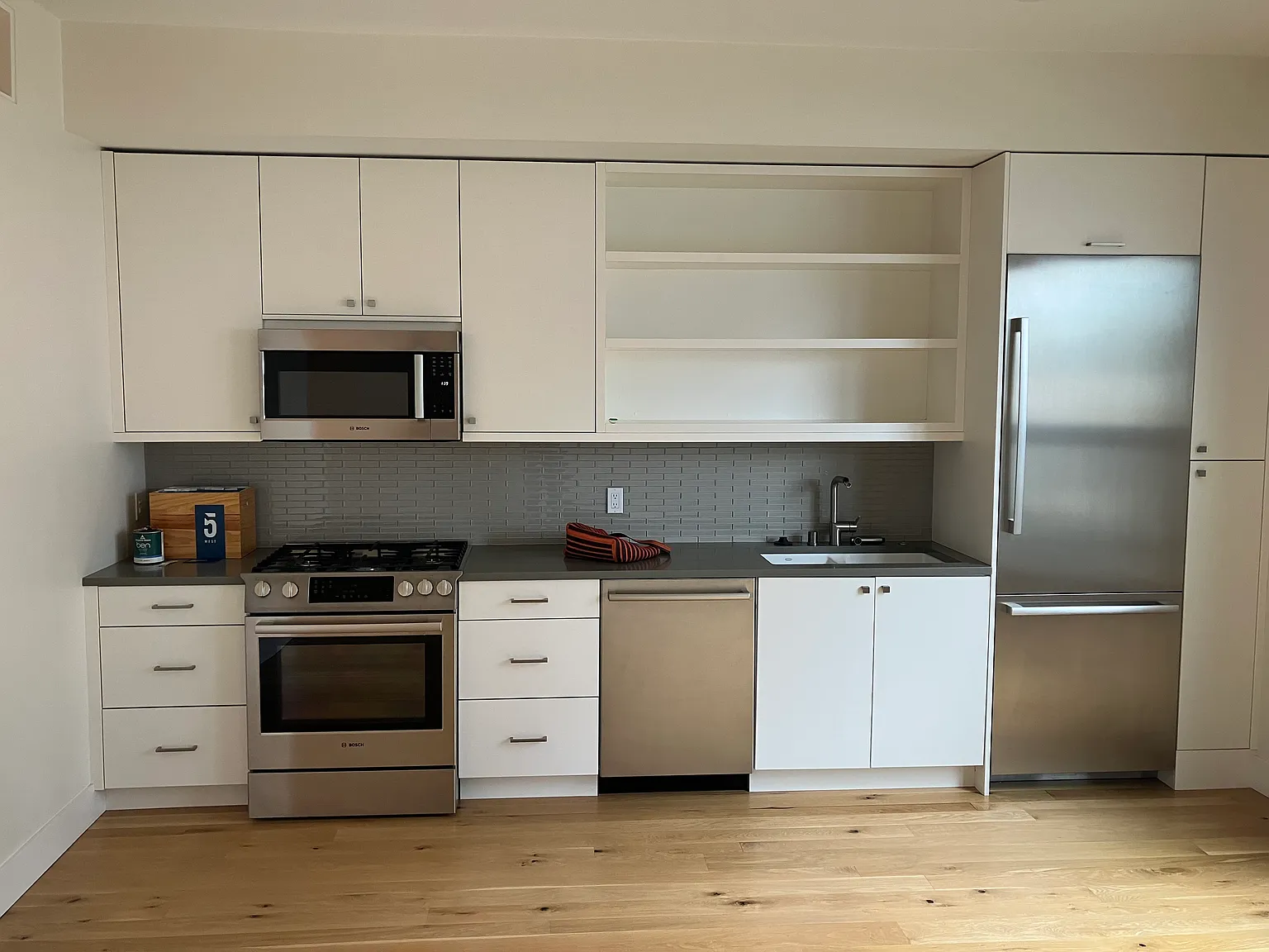 Studio, 960 sqft, $2,015 — Photo 3