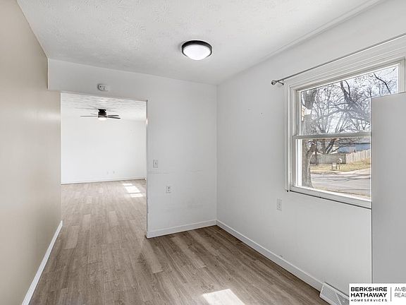 5th image of 8724 Park View Blvd