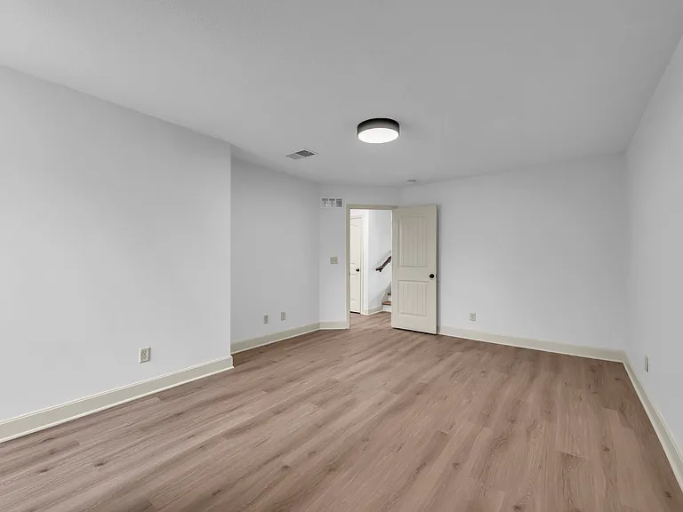 5407 N Hickory St — Photo 8