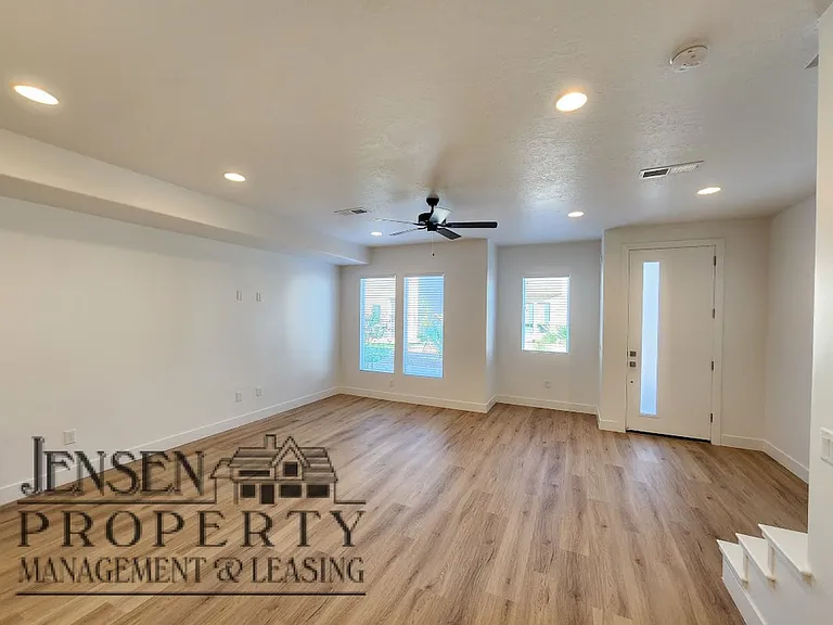 2649 E Wake Forest Ln — Photo 9