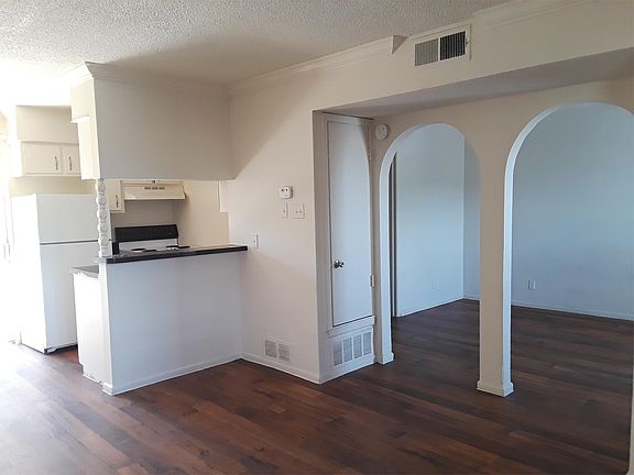 3rd image of 11726 West Ave APT L8