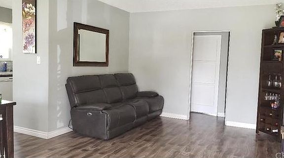 3rd image of 3905 W Victory Blvd
