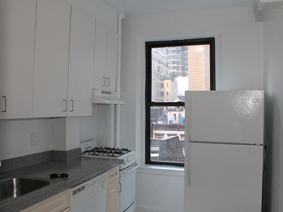 4th image of 55 W 55th St APT 7D