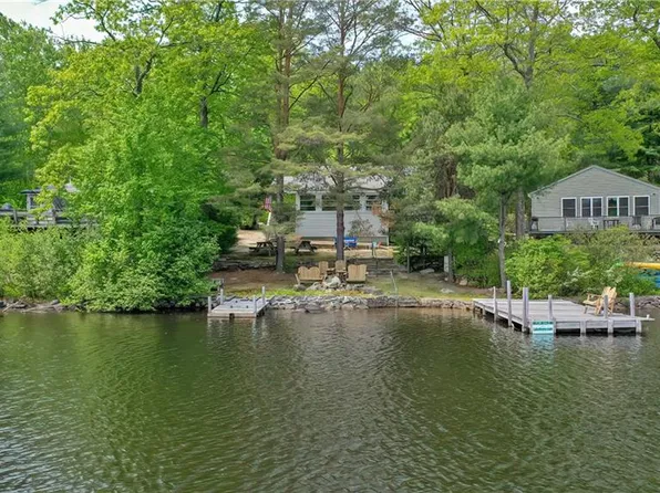 490 Court House Ln, Pascoag, RI 02859