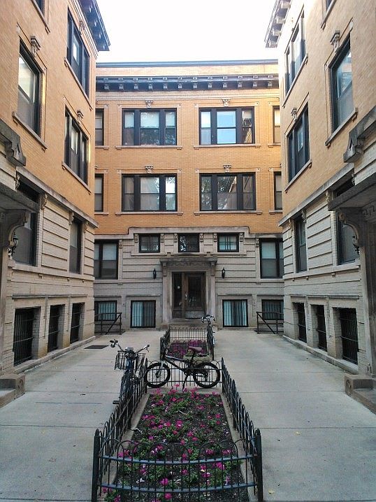 1st image of 711 W Buckingham Pl #2