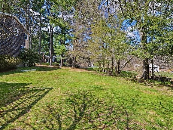 4th image of 11 Hillside Dr