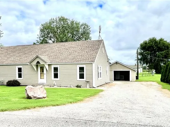 301 S 8th St, Elwood, KS 66024