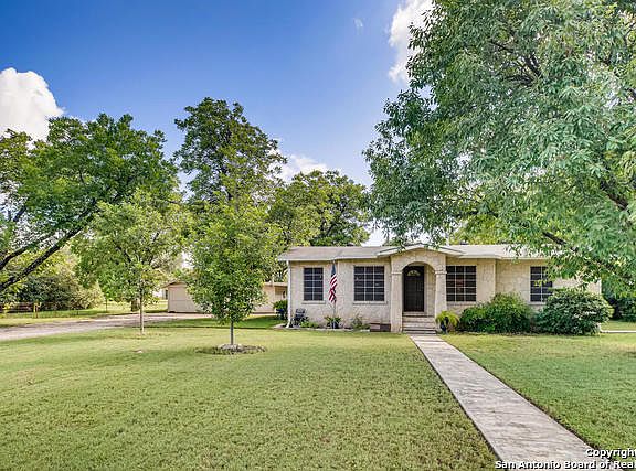 4th image of 2535 Blossom Dr