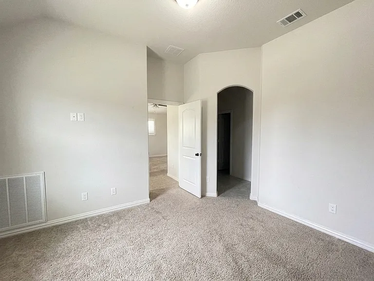 2857 Edinburgh Dr — Photo 18