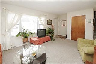 3rd image of 402 Upson Ln