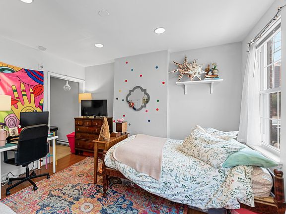 5th image of 1528 Catharine St #1F