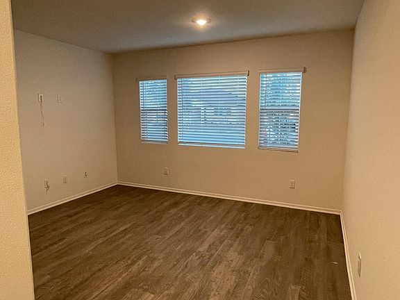 4th image of 1455 Caroline Ct