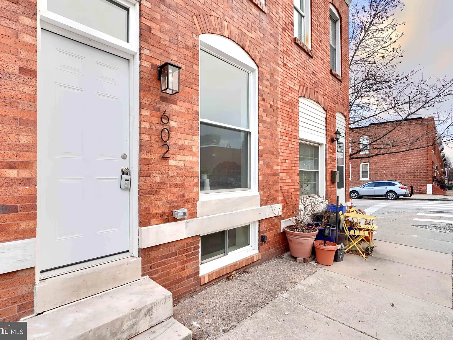 4 bed, 1980 sqft, $3,200 — Photo 2