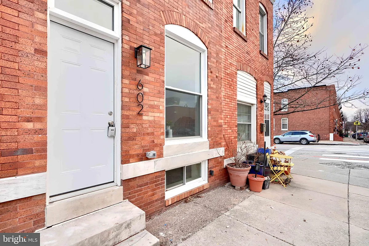 Building Photo - 602 S Streeper St