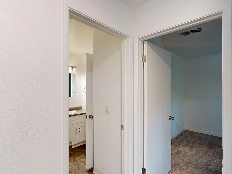 346 Robinson St #40 — Photo 16