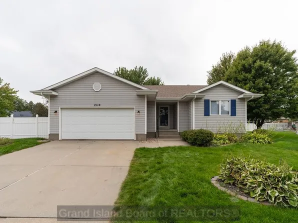 2110 Topeka Cir, Grand Island, NE 68803