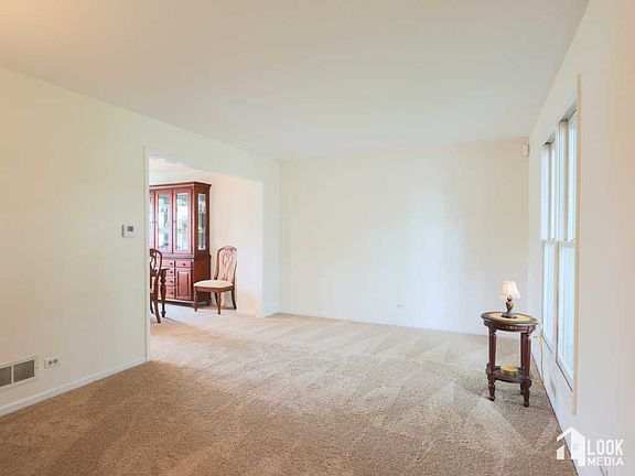 3rd image of 1185 Evergreen Dr